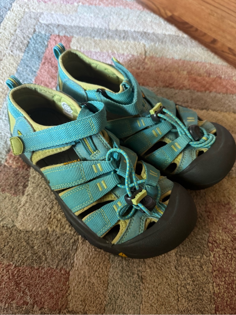 Keens Shoes - Girl’s Size 4